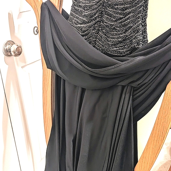 Black halter dress. - Picture 4 of 4